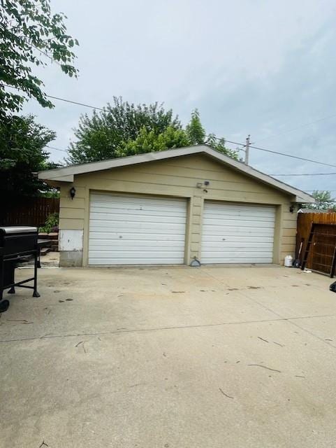 3119 Seneca St, Saint Joseph, MO 64507 - view of detached garage