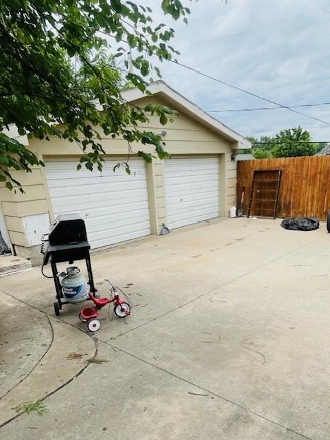 3119 Seneca St, Saint Joseph, MO 64507 - view of detached garage
