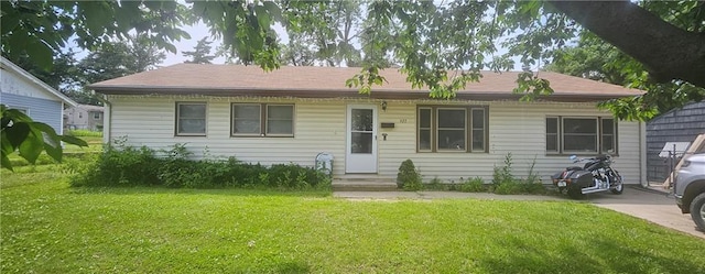 922 S Garfield St, Junction City, KS 66441 - view of front of house with a front yard
