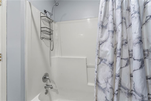 1275 NE Tudor Rd, Lees Summit, MO 64086 - full bath with shower / bath combo with shower curtain