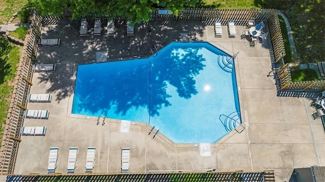 6628 Bradshaw St, Shawnee, KS 66216 - view of pool