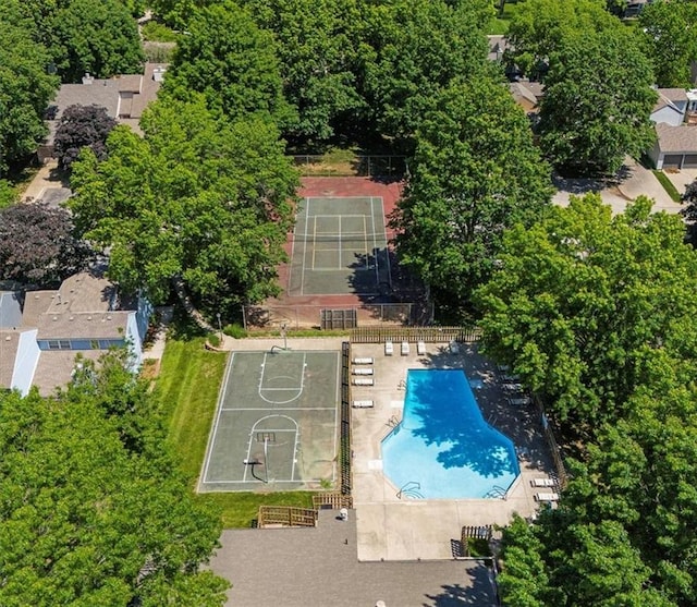 6628 Bradshaw St, Shawnee, KS 66216 - aerial view of a pool