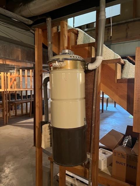 1901 NE River Ridge Rd, Saint Joseph, MO 64507 - utilities with a central vacuum unit
