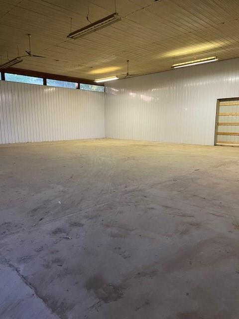 1901 NE River Ridge Rd, Saint Joseph, MO 64507 - view of garage