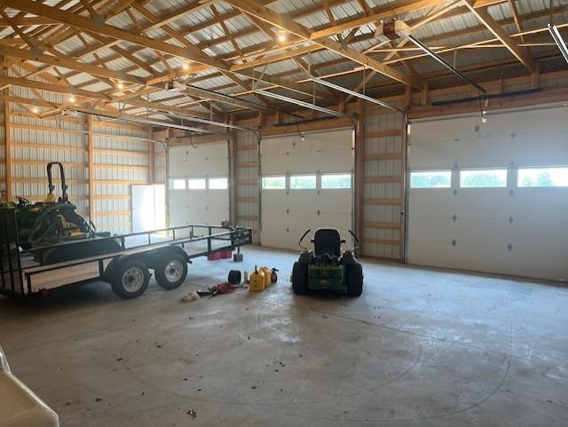 1901 NE River Ridge Rd, Saint Joseph, MO 64507 - view of garage