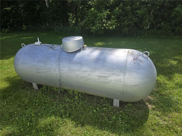 18916 166th St, Basehor, KS 66007 - exterior view of propane tank