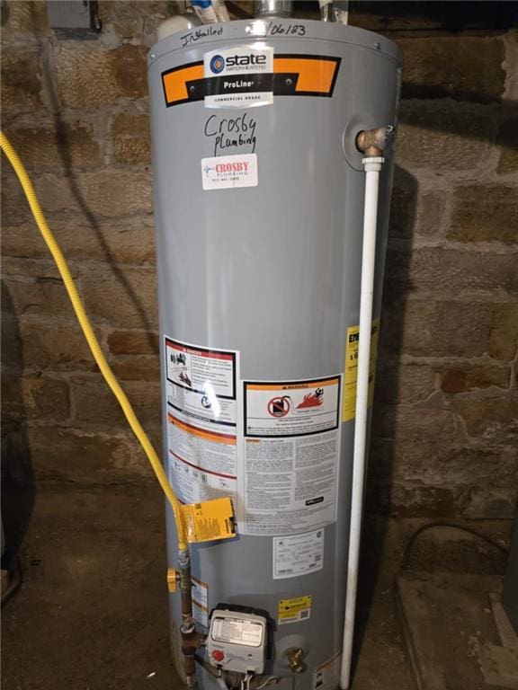 18916 166th St, Basehor, KS 66007 - utility room with gas water heater