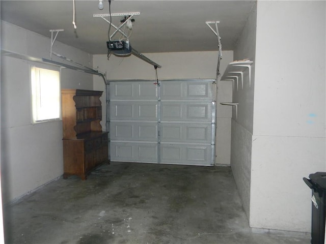 811 E Garfield St, Iola, KS 66749 - garage featuring a garage door opener