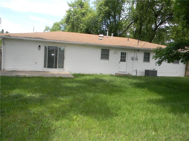 811 E Garfield St, Iola, KS 66749 - rear view of house with a lawn and a patio area