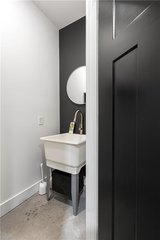 1372 N 150th Rd, Baldwin City, KS 66006 - bathroom featuring concrete floors and baseboards
