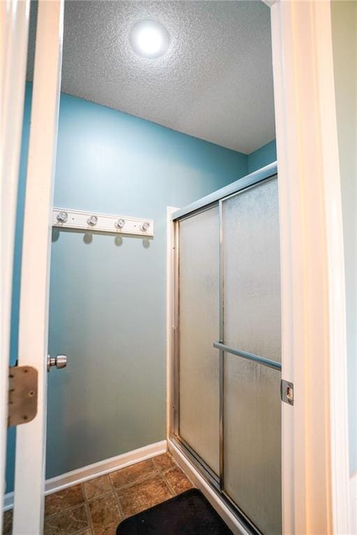101 Shasta Daisy Dr, Smithville, MO 64089 - bathroom with an enclosed shower and a textured ceiling