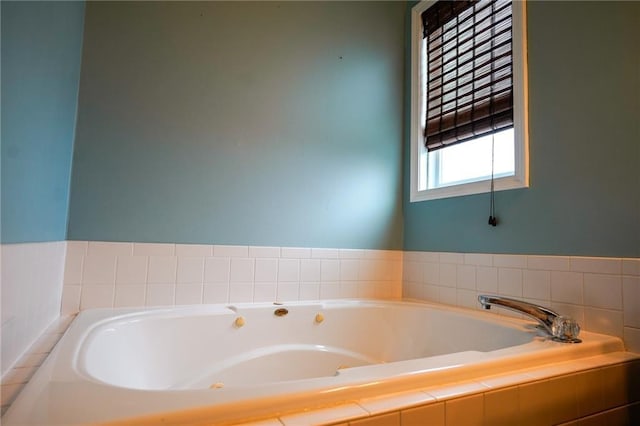 101 Shasta Daisy Dr, Smithville, MO 64089 - bathroom featuring a garden tub