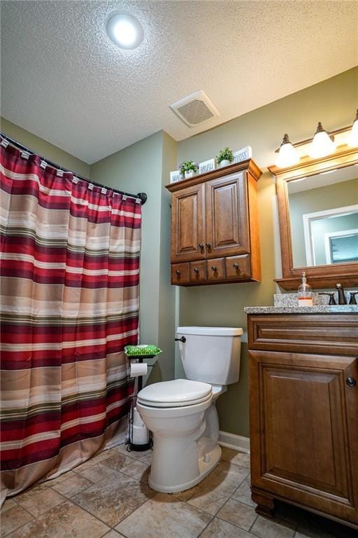 101 Shasta Daisy Dr, Smithville, MO 64089 - full bath with vanity, a textured ceiling, and curtained shower