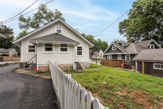 826 W 75th St, Kansas City, MO 64114 - view of side of property with a fenced backyard and a shingled roof