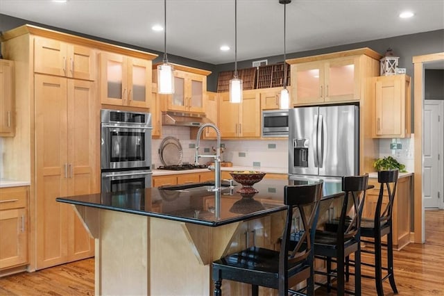 5814 Aminda St, Shawnee, KS 66226 - kitchen with stainless steel appliances, light wood-style floors, backsplash, light brown cabinets, and recessed lighting