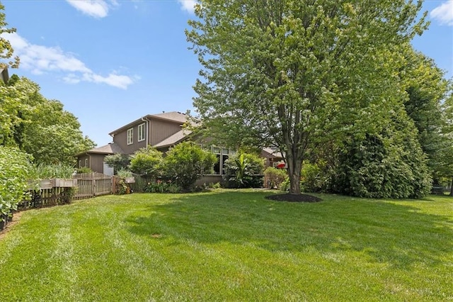 5814 Aminda St, Shawnee, KS 66226 - view of yard