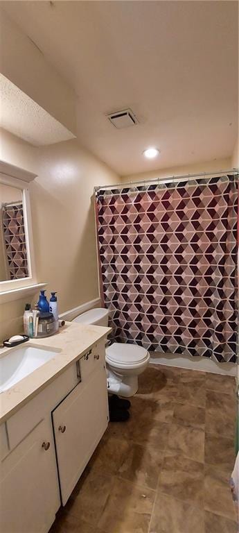1431-33 E Penrose Ln, Olathe, KS 66062 - full bath featuring vanity and curtained shower