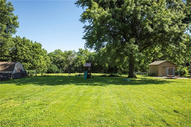 1934 E Mechanic Ave, Independence, MO 64050 - view of yard