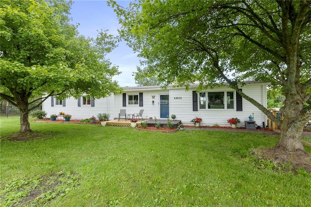4901 E 215th St, Belton, MO 64012 - ranch-style home with a front yard