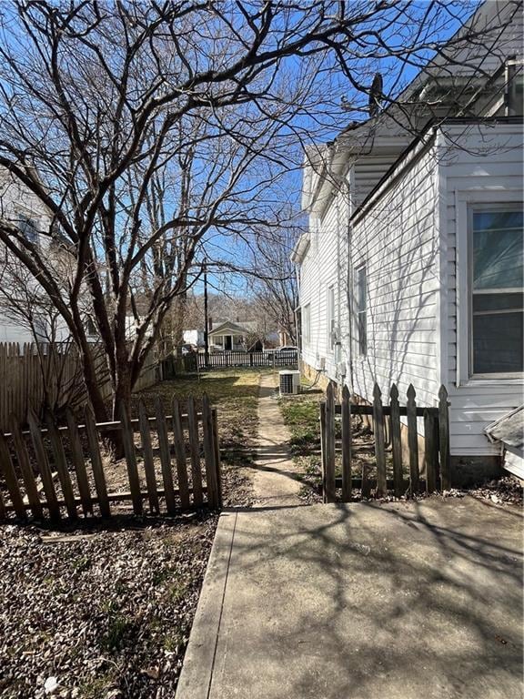 551 S Brookside Ave, Independence, MO 64053 - view of home's exterior featuring a fenced front yard and a gate