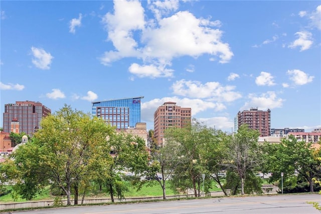 433 Ward Pkwy Unit 1S, Kansas City, MO 64112 - view of building exterior with a city view