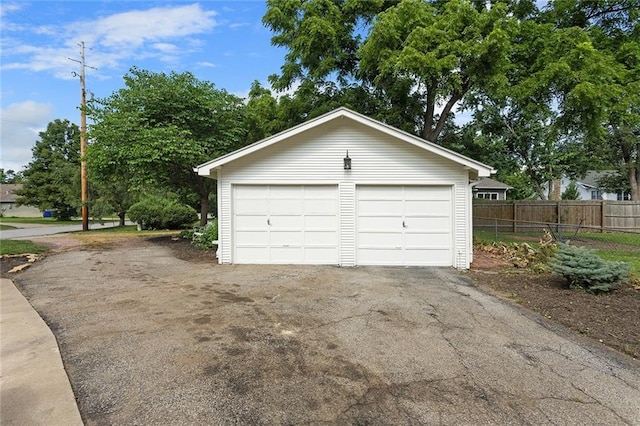 533 S Water St, Olathe, KS 66061 - view of detached garage