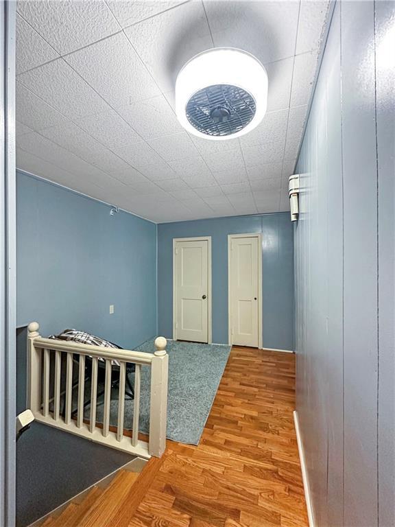1607 S St, Lexington, MO 64067 - hall with wood finished floors
