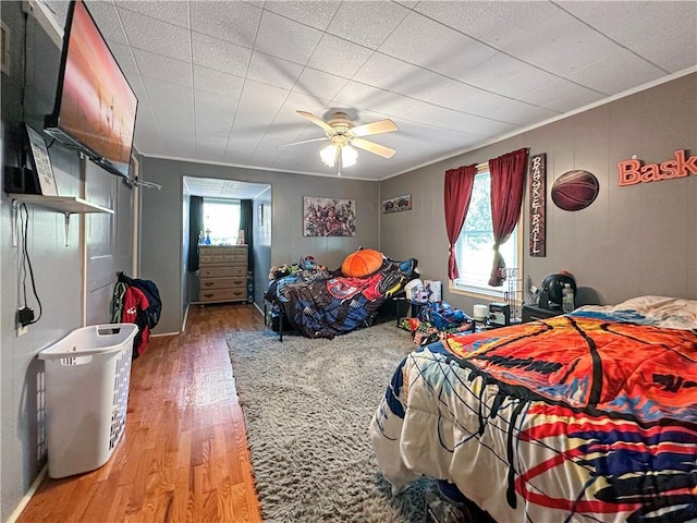 1607 S St, Lexington, MO 64067 - bedroom with light wood-type flooring, ornamental molding, and ceiling fan