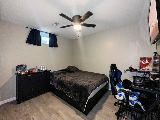 1607 S St, Lexington, MO 64067 - bedroom featuring light wood finished floors and ceiling fan