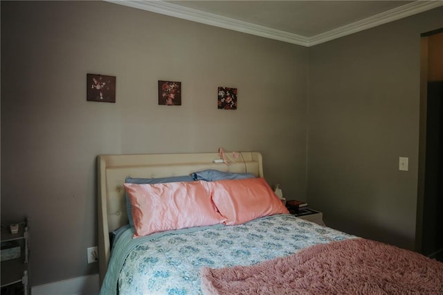 2220 Eugene Field Ave, Saint Joseph, MO 64505 - bedroom featuring crown molding