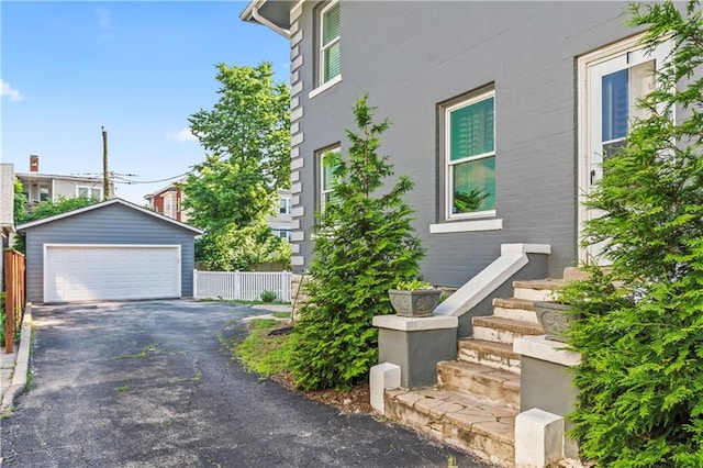 3215 Windsor Ave, Kansas City, MO 64123 - view of side of property featuring a detached garage and an outbuilding