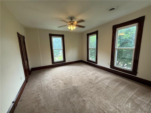 624 S St, Atchison, KS 66002 - unfurnished room featuring a ceiling fan and light carpet
