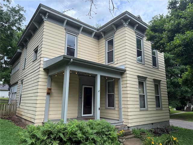 624 S St, Atchison, KS 66002 - italianate home featuring a porch