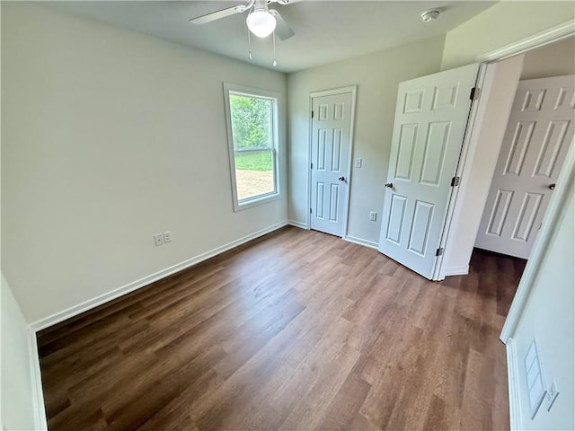 719 E Culton St, Warrensburg, MO 64093 - unfurnished bedroom featuring dark wood finished floors, a closet, and ceiling fan