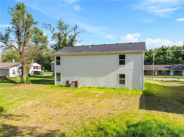 719 E Culton St, Warrensburg, MO 64093 - rear view of house with a lawn