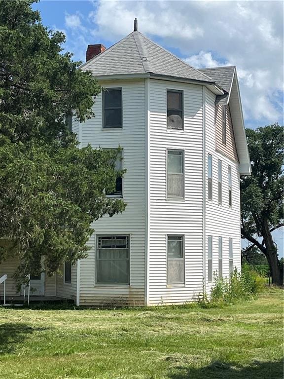 627 50th Rd, Toronto, KS 66777 - view of property exterior with roof with shingles and a yard