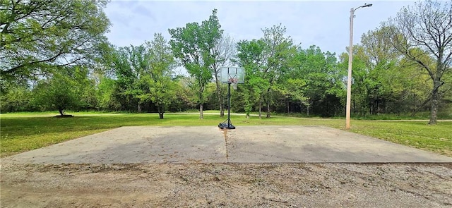 789 Maple Rd, Uniontown, KS 66779 - view of property's community with community basketball court and a yard