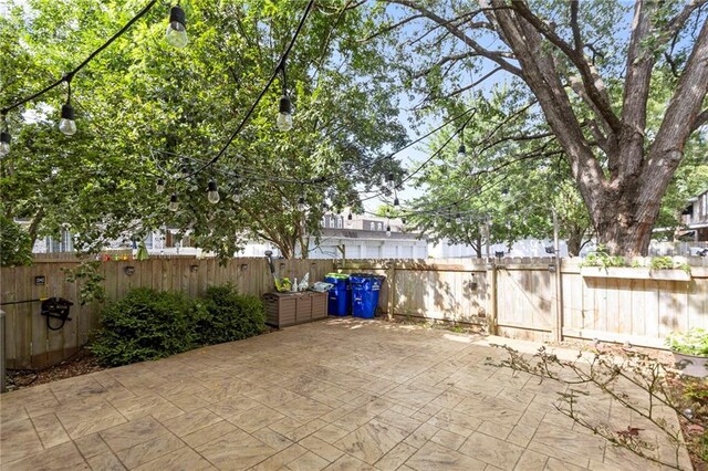 10017 W 95th St, Overland Park, KS 66212 - view of patio / terrace