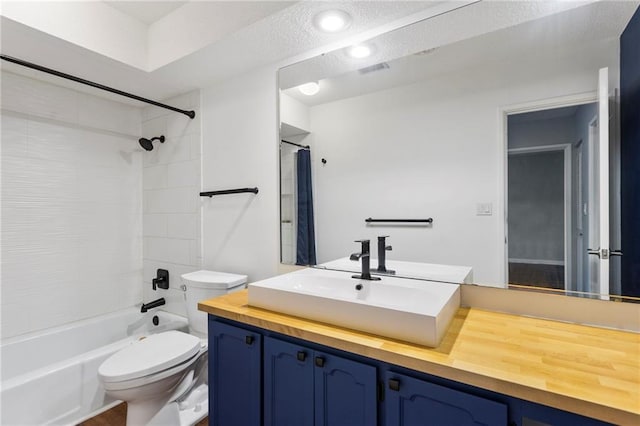 10017 W 95th St, Overland Park, KS 66212 - bathroom with vanity and tub / shower combination