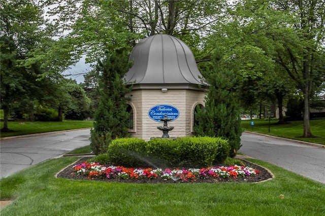 10734 Glenwood St Unit A, Overland Park, KS 66211 - community / neighborhood sign featuring a lawn and driveway
