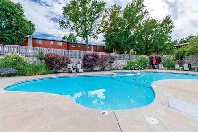 423 W 104th St Unit C, Kansas City, MO 64114 - view of pool featuring a patio area