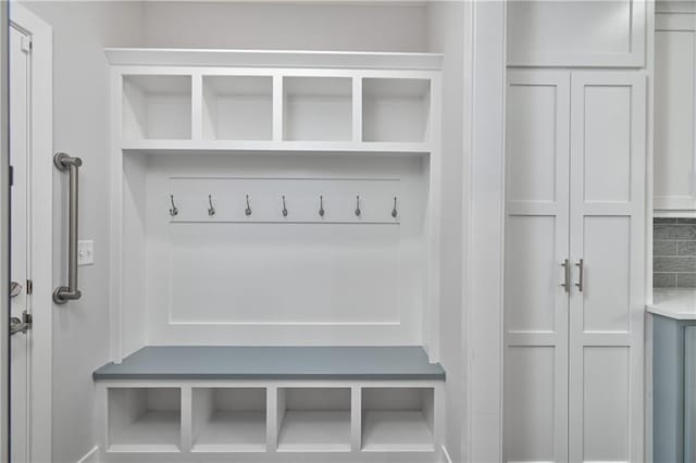 14500 Aurora Ln, Basehor, KS 66007 - view of mudroom