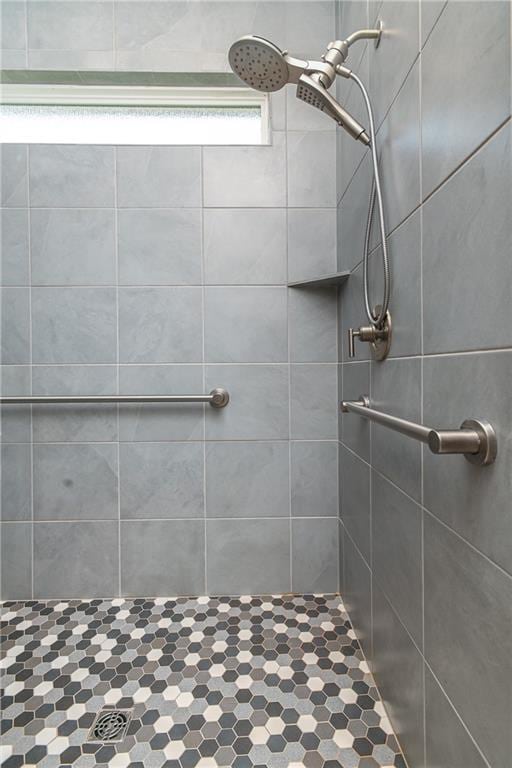 14500 Aurora Ln, Basehor, KS 66007 - bathroom with a stall shower