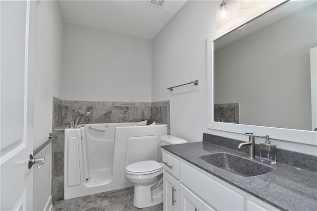 14500 Aurora Ln, Basehor, KS 66007 - bathroom with a garden tub and vanity