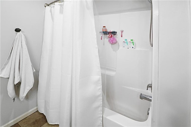 1216 Hillmann Ln, Warrensburg, MO 64093 - full bath featuring shower / tub combo with curtain and baseboards