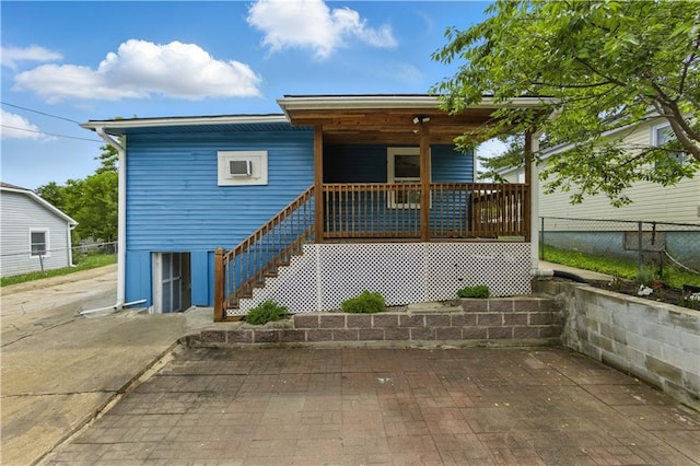 814 S Saville St, Independence, MO 64052 - view of front facade with covered porch