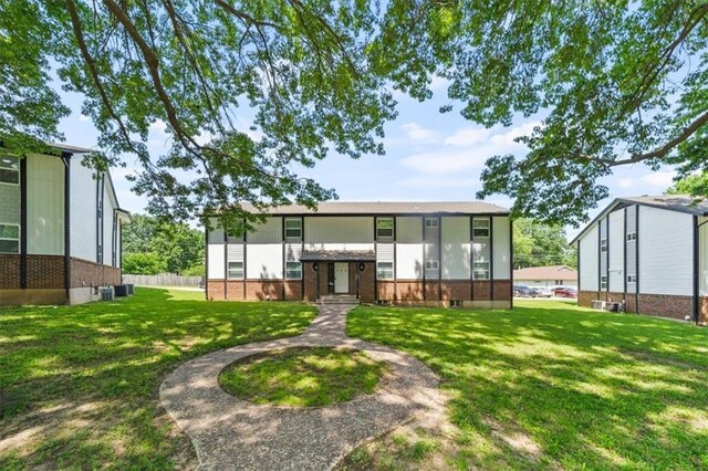 904 Twin Oaks Ter, Harrisonville, MO 64701 - back of property featuring a yard