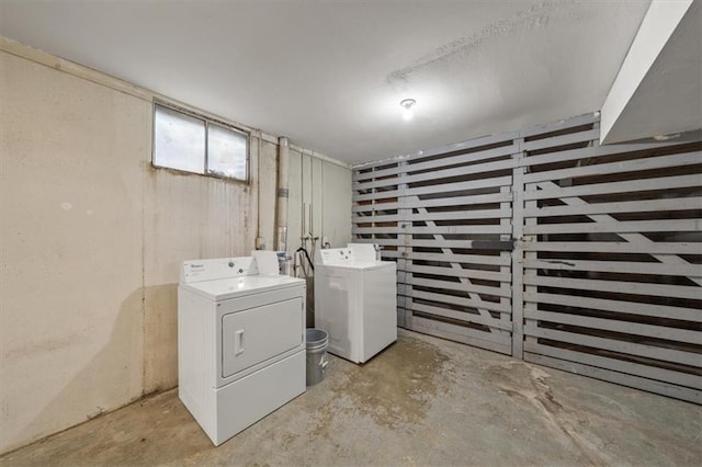 904 Twin Oaks Ter, Harrisonville, MO 64701 - laundry room with washer and clothes dryer