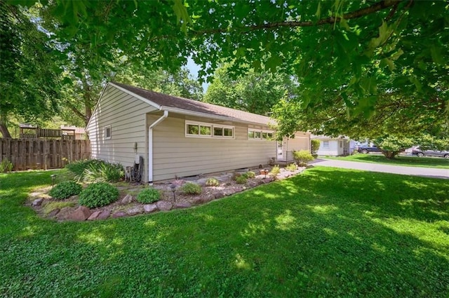 3118 10th Ave, Leavenworth, KS 66048 - view of side of home
