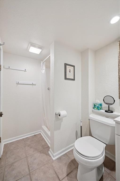 3118 10th Ave, Leavenworth, KS 66048 - full bath featuring vanity, a shower with curtain, and tile patterned floors